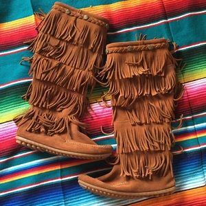 Minnetonka 5 Layer Fringe Boots